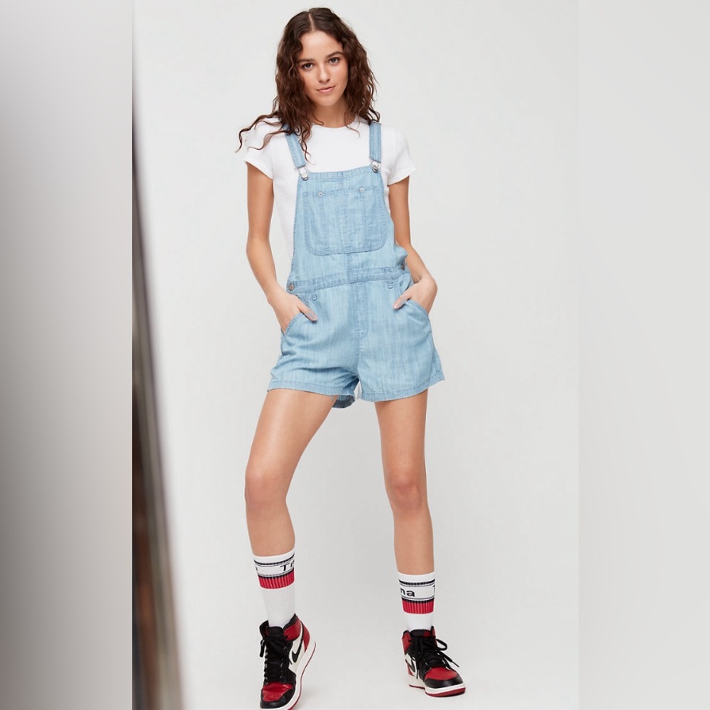 Aritzia TNA senyru romper XXS grey white color